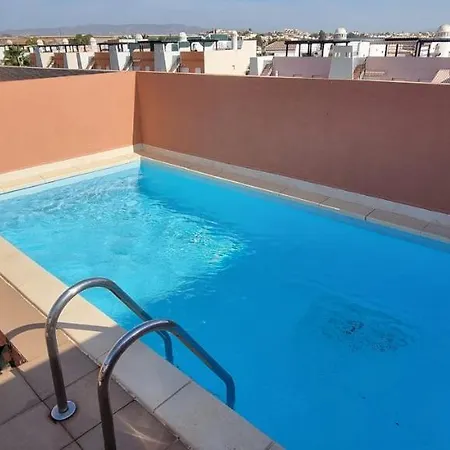 Paraiso Beachfront Apartments: Rooftop Pool & Wi-fi Apartment *