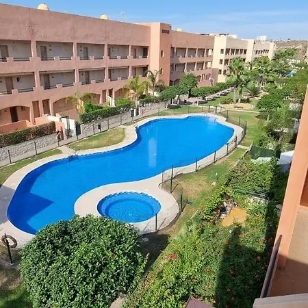 Apartment Paraiso Beachfront Apartments: Rooftop Pool & Wi-fi *