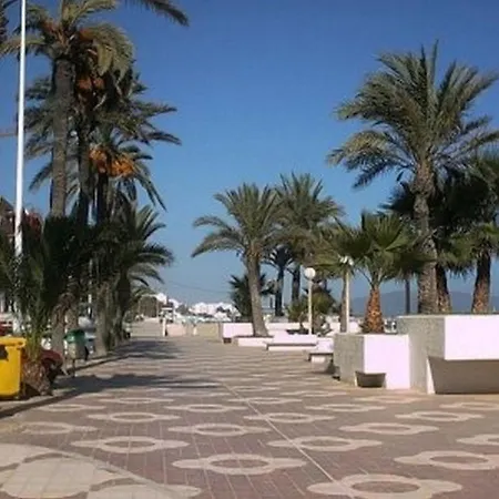 Apartment Paraiso Beachfront Apartments: Rooftop Pool & Wi-fi *