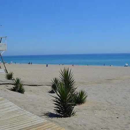 Paraiso Beachfront Apartments: Rooftop Pool & Wi-fi Apartment Vera