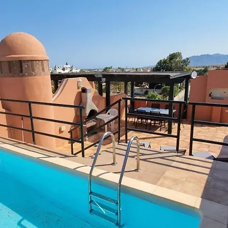 Paraiso Beachfront Apartments: Rooftop Pool & Wi-fi * Vera