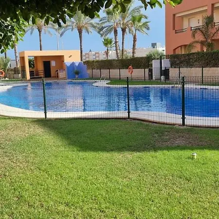 Apartment Paraiso Beachfront Apartments: Rooftop Pool & Wi-fi Vera