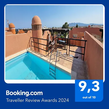 Paraiso Beachfront Apartments: Rooftop Pool & Wi-fi Vera